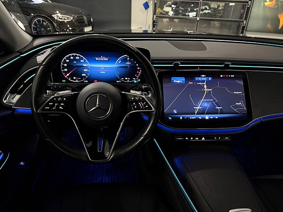 Mercedes-Benz E300 de 4 of 20
