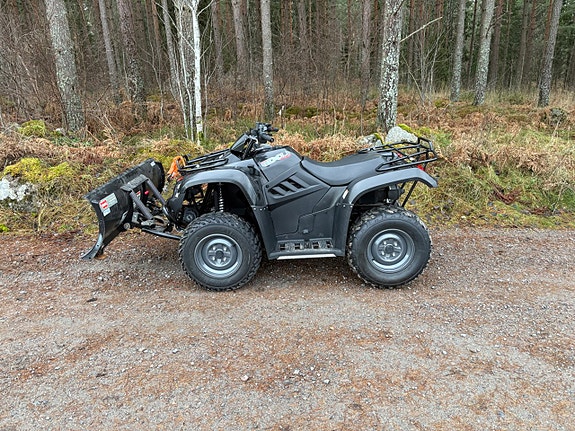 Kymco 400 / Moms / 64 mil/Snöblad / Vinsch / Frakt / Finans