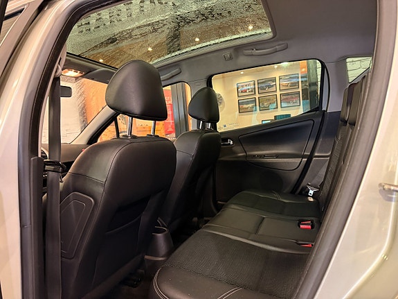 Peugeot 207 SW 15 of 18