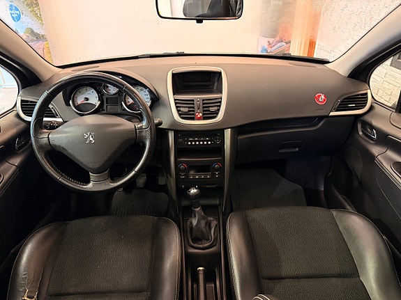 Peugeot 207 SW 14 of 18