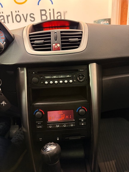 Peugeot 207 SW 16 of 18