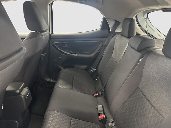 Toyota Yaris 9 of 14