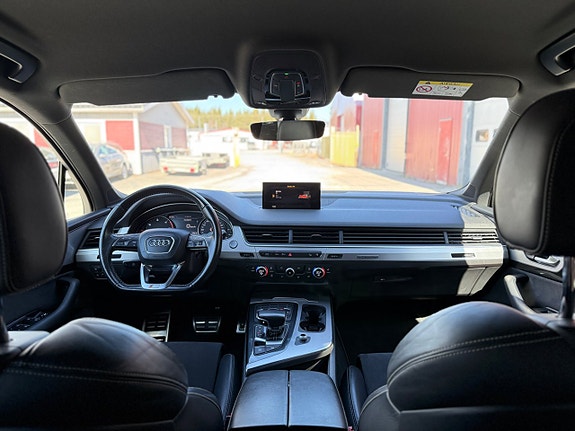 Audi Q7 3 of 5