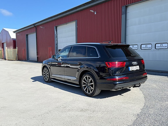 Audi Q7 6 of 25