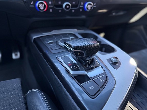 Audi Q7 4 of 5