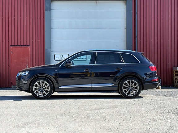 Audi Q7 2 of 5