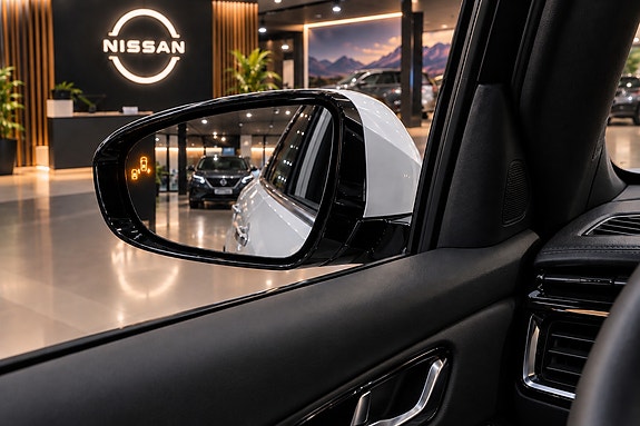 Nissan Leaf 3 of 10