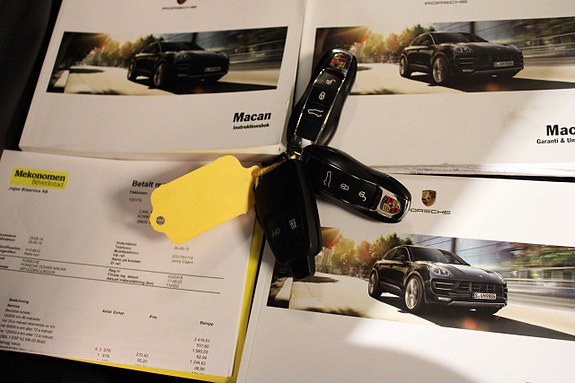 Porsche Macan 25 of 25