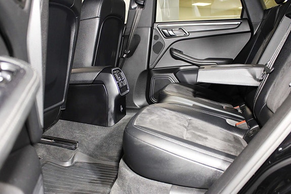 Porsche Macan 14 of 25