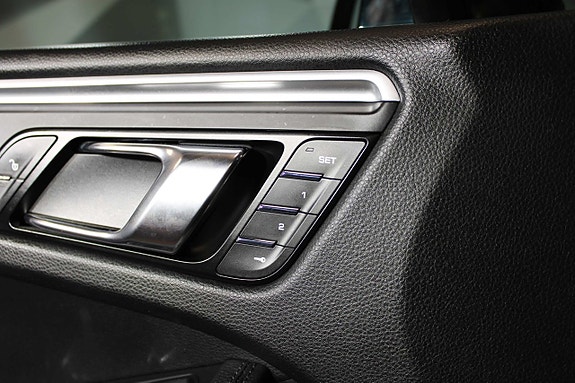 Porsche Macan 22 of 25