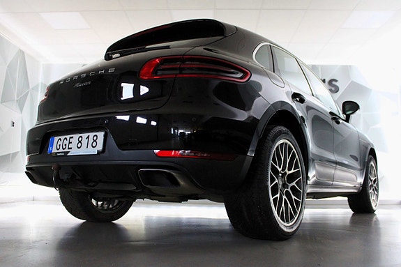 Porsche Macan 8 of 25