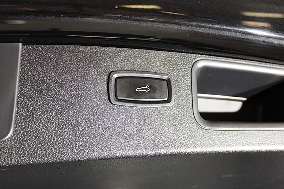 Porsche Macan 23 of 25