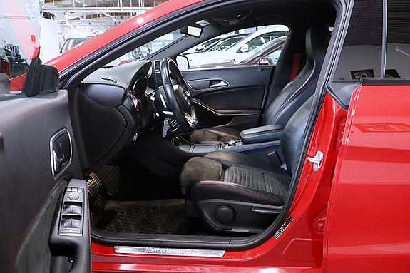 Mercedes-Benz CLA250 12 of 13