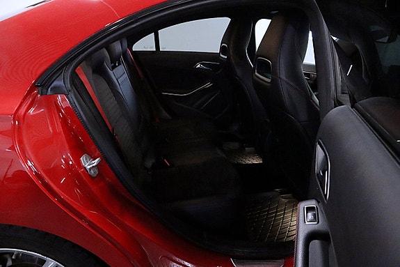 Mercedes-Benz CLA250 11 of 13