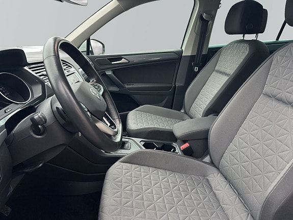 Volkswagen Tiguan 8 of 15