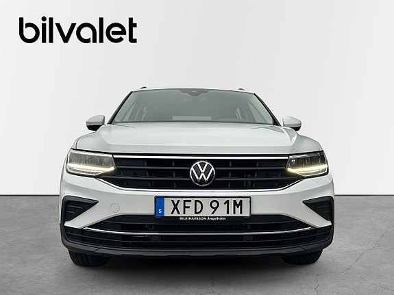 Volkswagen Tiguan 2 of 15