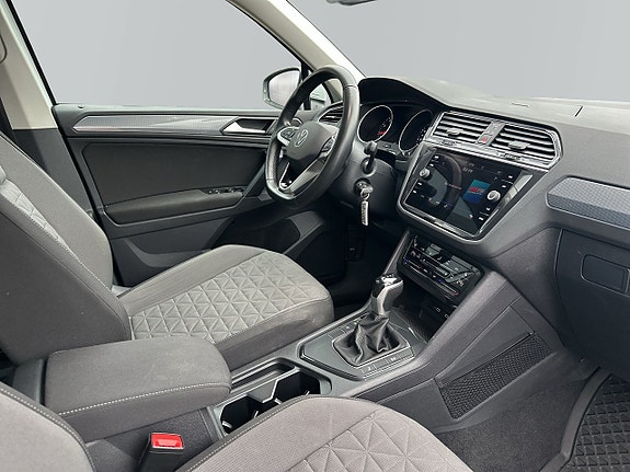 Volkswagen Tiguan 9 of 15
