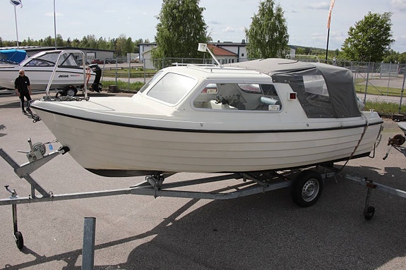 Hardtop Crescent 535 HT med 50 hk Honda 4-takt och båtvagn