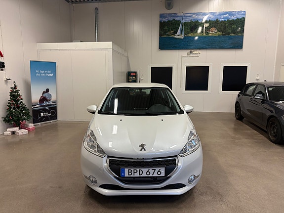 Peugeot 208 3 of 5