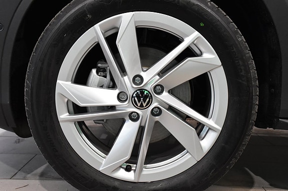 Volkswagen T-Roc 10 of 23