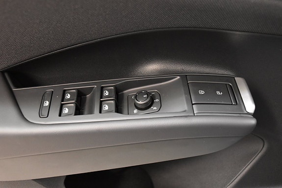 Volkswagen T-Roc 17 of 23
