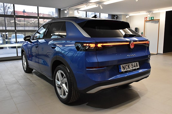Volkswagen T-Roc 4 of 23