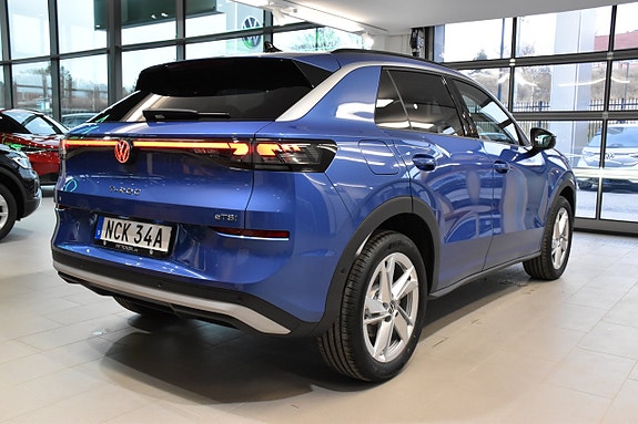Volkswagen T-Roc 7 of 23