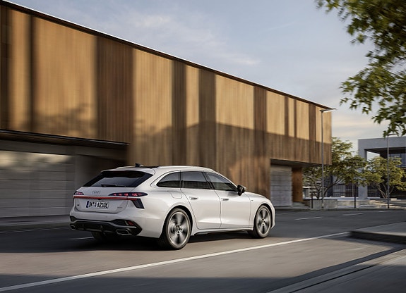 Audi A6 4 of 5