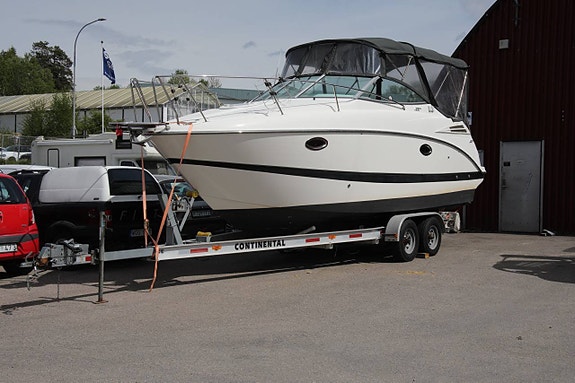 Lyxbåt - Maxum 2600 SE med Mercruiser 5.0 MPI och båtvagn