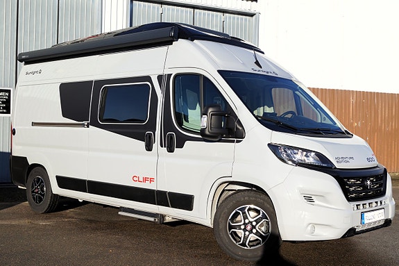 Sunlight *5.99m*9-växlad automat*Pop-Up tak*4-bäddar*Solcell