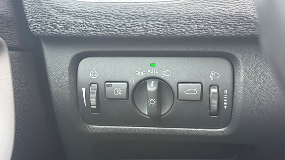 Volvo V40 12 of 19