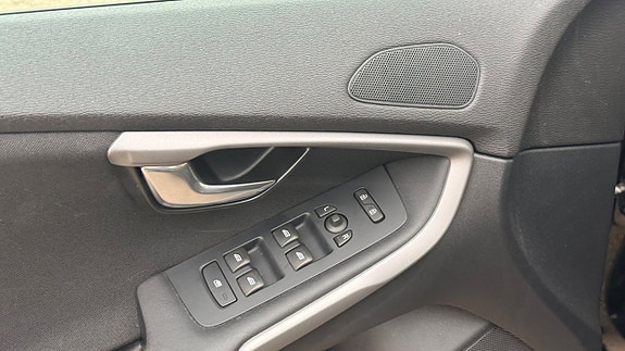 Volvo V40 9 of 19
