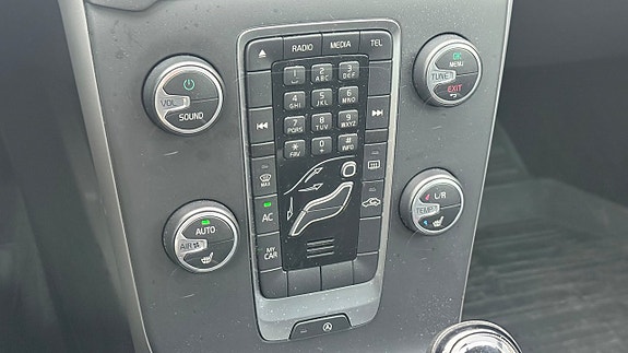 Volvo V40 15 of 19