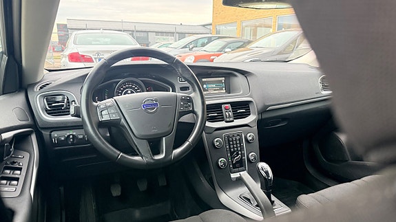 Volvo V40 8 of 19