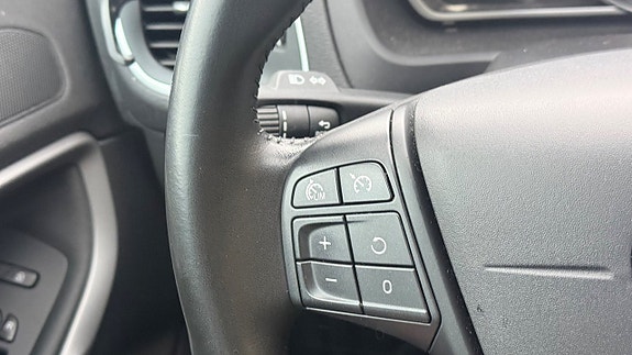 Volvo V40 13 of 19