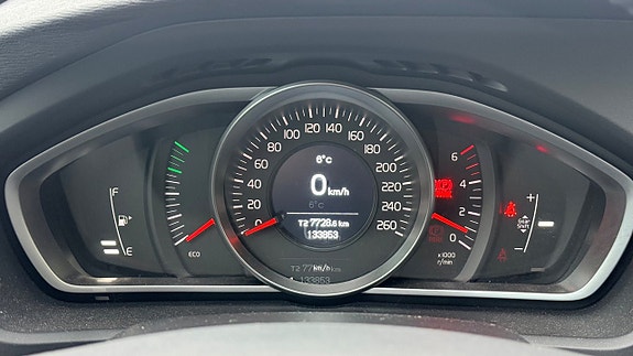 Volvo V40 10 of 19