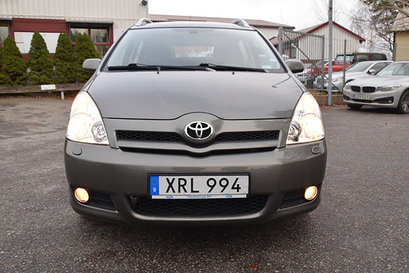 Toyota Corolla Verso 2 of 5