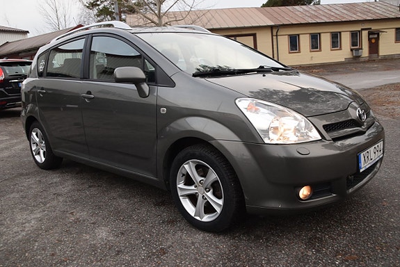 Toyota Corolla Verso 3 of 5
