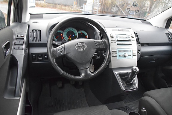 Toyota Corolla Verso 7 of 19