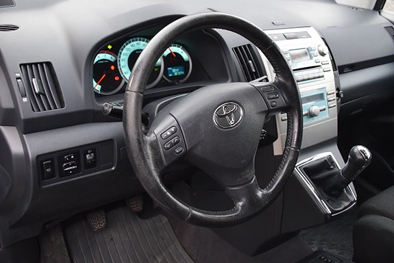 Toyota Corolla Verso 15 of 19