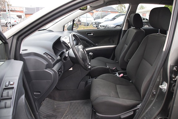 Toyota Corolla Verso 8 of 19