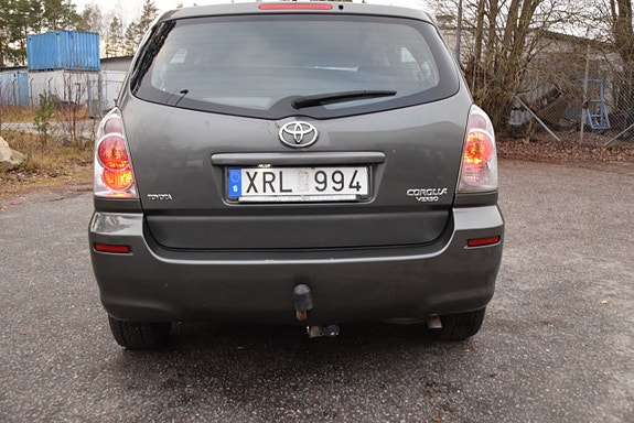 Toyota Corolla Verso 4 of 5