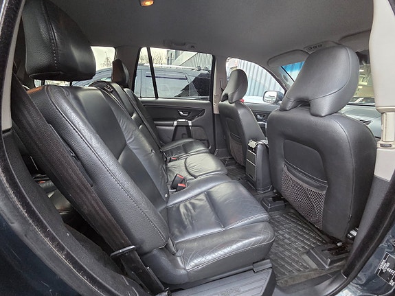 Volvo XC90 10 of 13