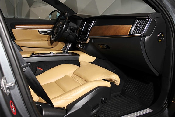 Volvo V90 13 of 27