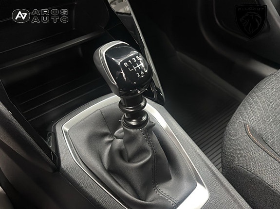 Peugeot 208 12 of 14