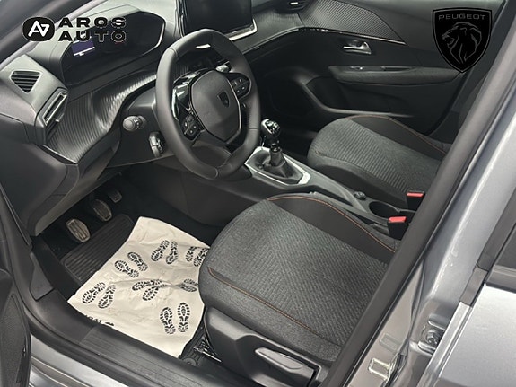 Peugeot 208 8 of 14
