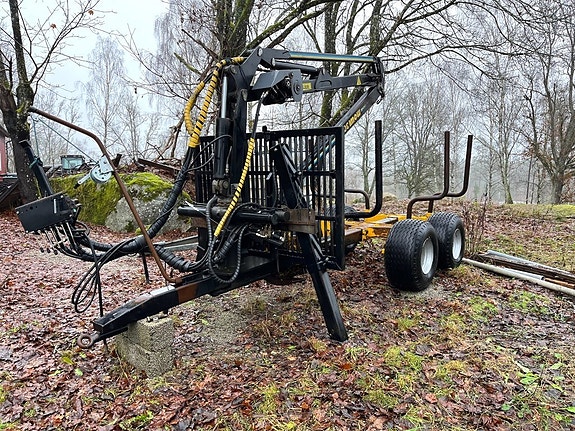 Skogsvagn med Mowi 300 kran  Moheda 9 ton