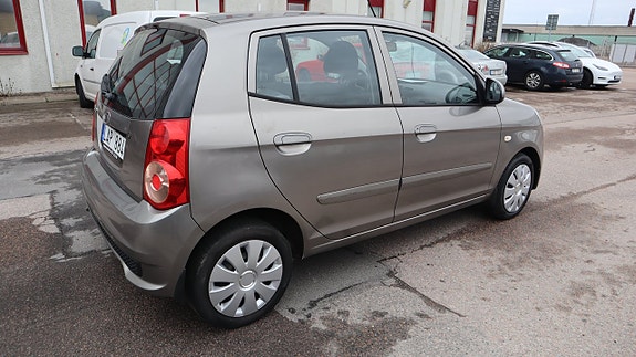 Kia Picanto 5 of 7