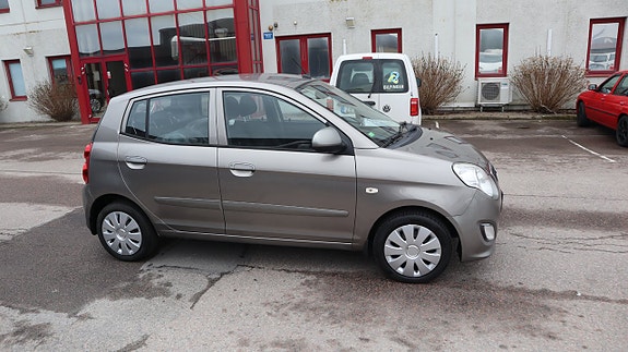 Kia Picanto 2 of 7