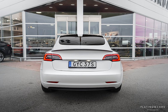 Tesla Model 3 4 of 5